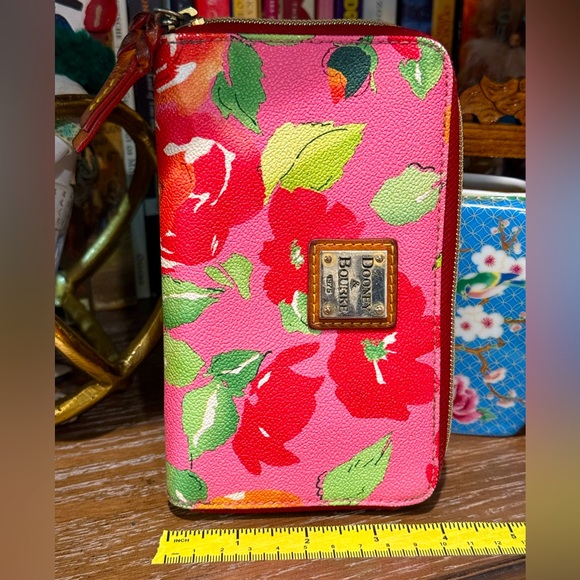 Dooney Bourke Floral Garden Roses Medium Zip Around Wallet Coated Canvas Leather - Picture 3 of 12